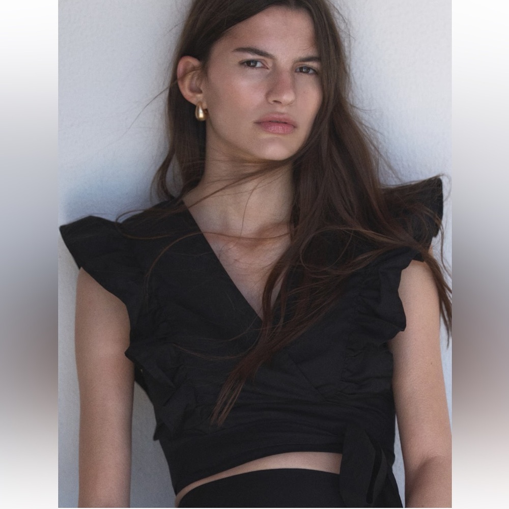 NWT HM Cropped Wrap Top